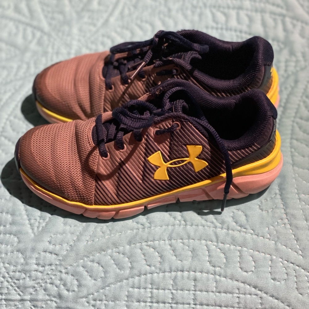 Boys Under Armour Shoes Size 2Y